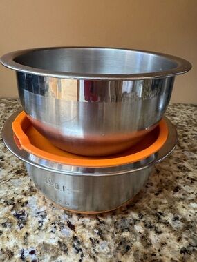 Wolfgang Puck: Stainless Steel Mixing Bowl 1QT with silicone Lid & 1.5 QT Bowl